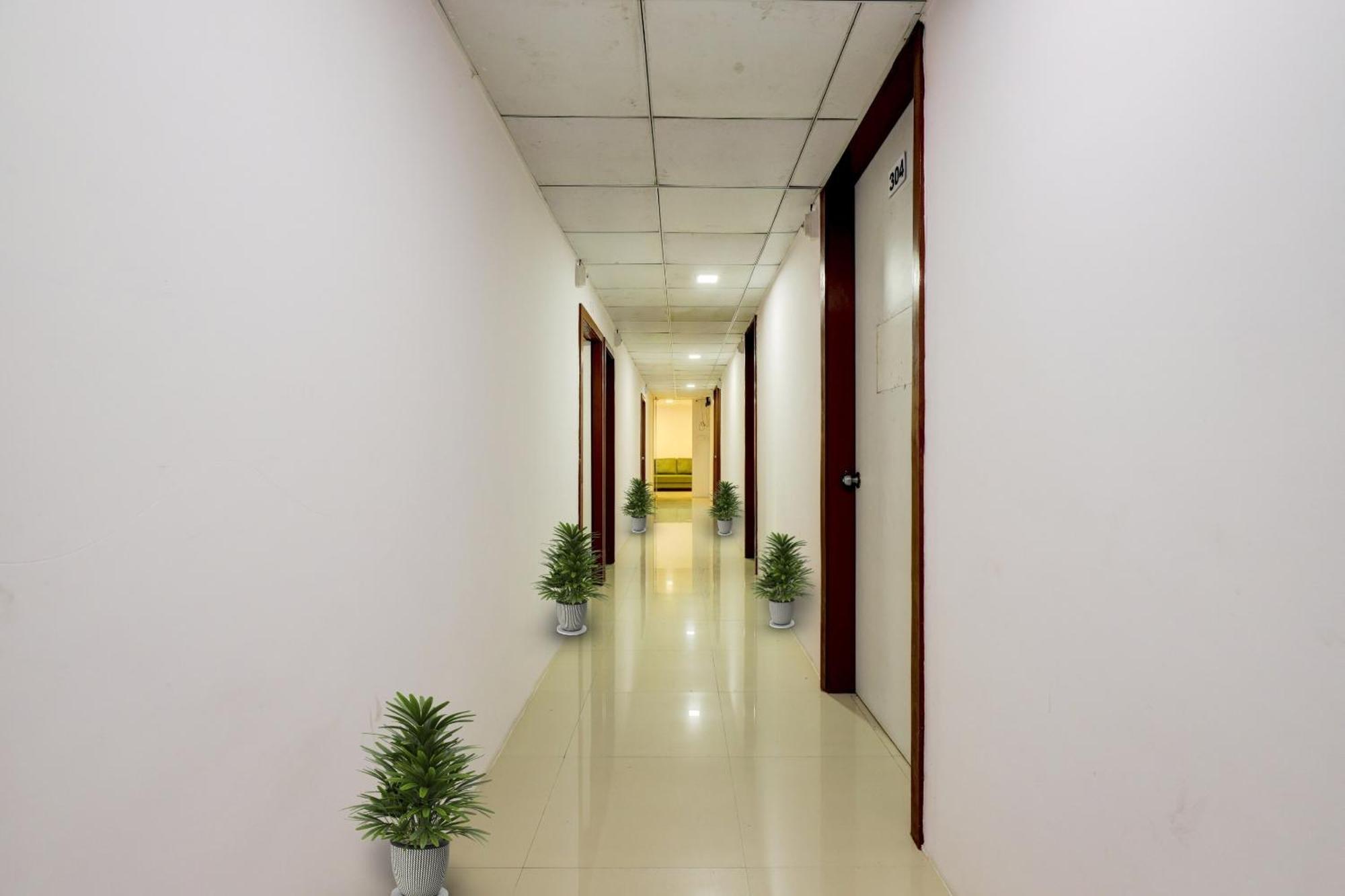 Hotel O Cozy Rooms Сурат Екстериор снимка