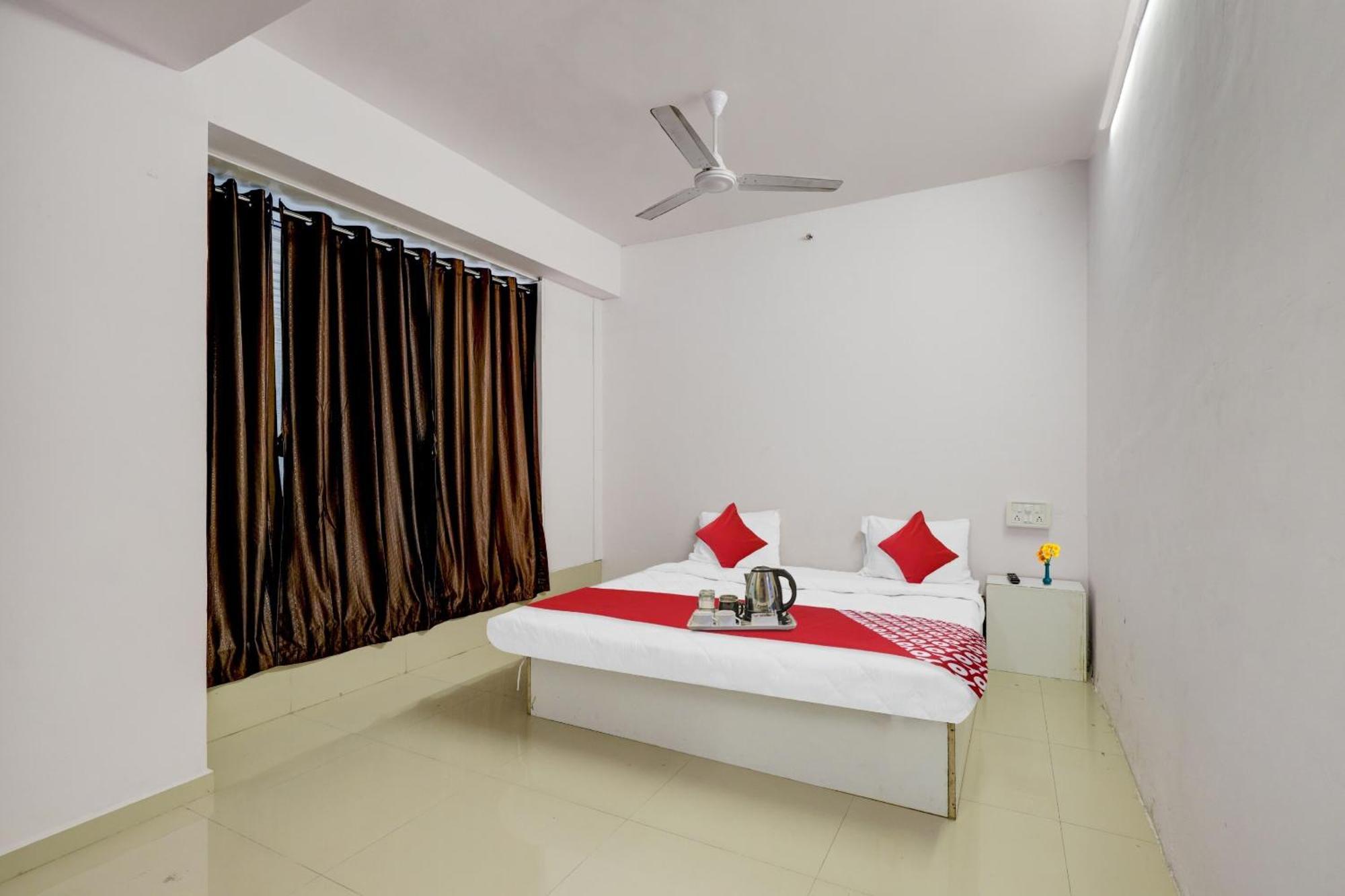 Hotel O Cozy Rooms Сурат Екстериор снимка