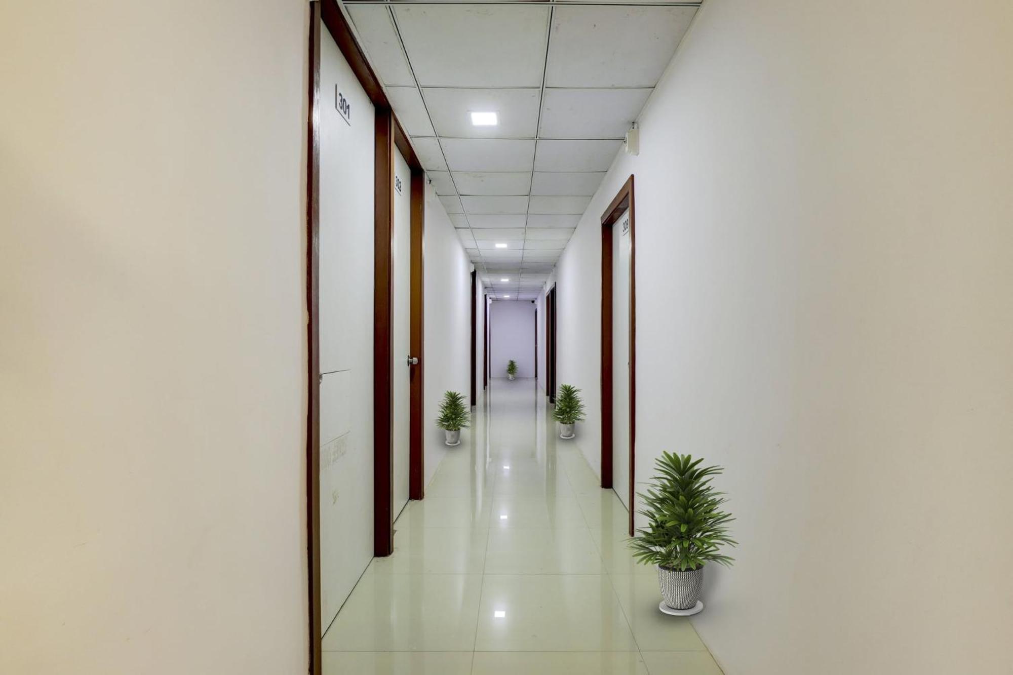 Hotel O Cozy Rooms Сурат Екстериор снимка