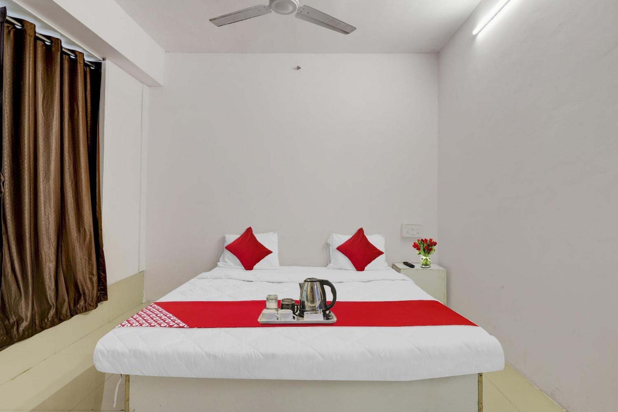 Hotel O Cozy Rooms Сурат Екстериор снимка