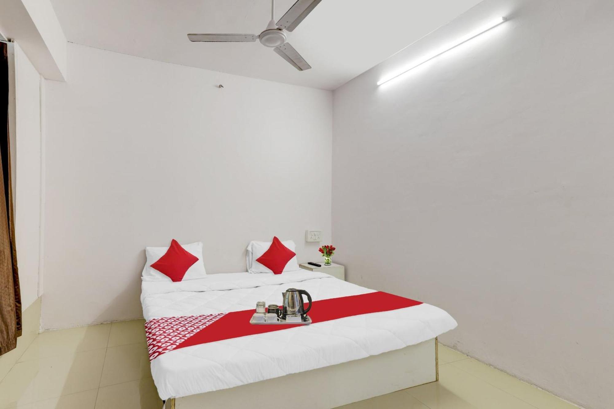 Hotel O Cozy Rooms Сурат Екстериор снимка